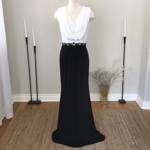 💞 Val Stefani Black And white cowl neck dress NWT